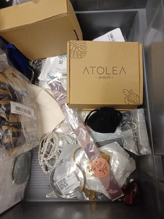 BOXED LOT TO CONTAIN APPROX. 20 X ASSORTED ITEMS OF JEWELLERY. INCLUDES NECKLACES, BRACELETS ETC. BRANDS VARY 