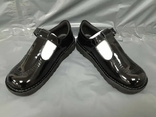 BOXED PAIR OF KICKERS SHOES IN GLOSSY BLACK EU SIZE 33