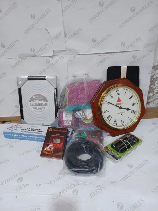 LOT TO CONTAIN APPROXIMATELY 25 ASSORTED HOUSEHOLD PRODUCTS & GOODS, INCLUDES WHISKEY FLASK, KNIT WEAR & CLOCK ETC