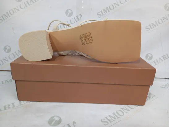 BOXED PAIR OF PUBLIC DESIRE OPEN TOE BLOCK HEEL SANDALS IN CREAM UK SIZE 6