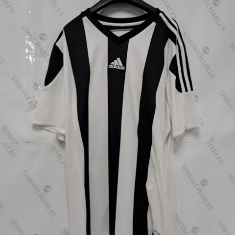 LOT OF ASSORTED BLACK AND WHITE ADIDAS FOOTBALL SHIRTS SIZE UNSPECIFIED 