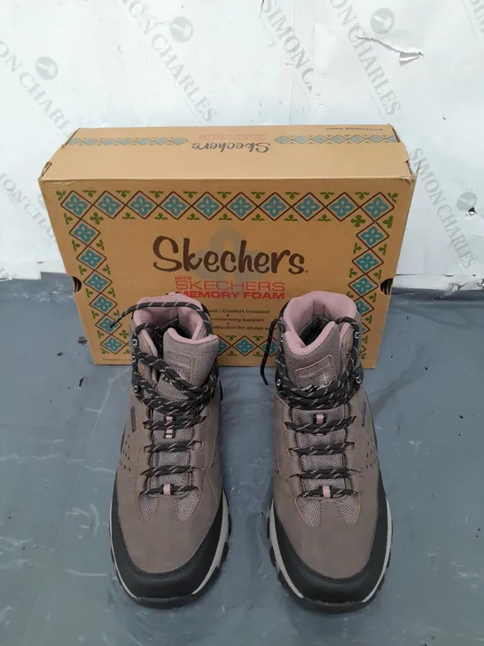 SKECHERS MEMORY FOAM SIZE 7 BROWN/PINK WALKING BOOTS 