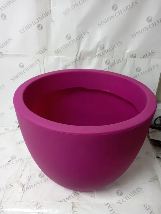 BOXED SOL 72 OUTDOOR SHANNAN PLASTIC PLANT POT PINK 40 X 50CM