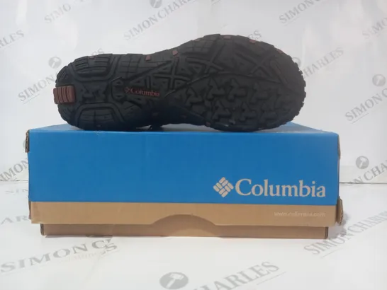 BOXED PAIR OF COLUMBIA WOODBURN II WATERPROOF SHOES IN BROWN UK SIZE 8.5