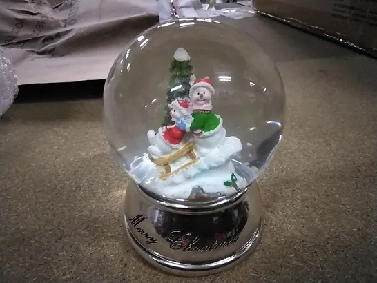 BAGGED SNOWMEN AND SLEIGH COLOUR CHANGING SNOW GLOBE