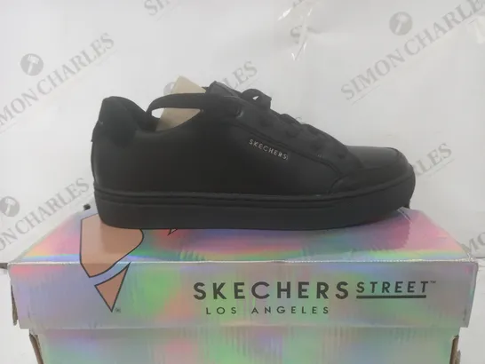 BOXED SKECHERS STREET LEATHER TRAINER - SIZE 5