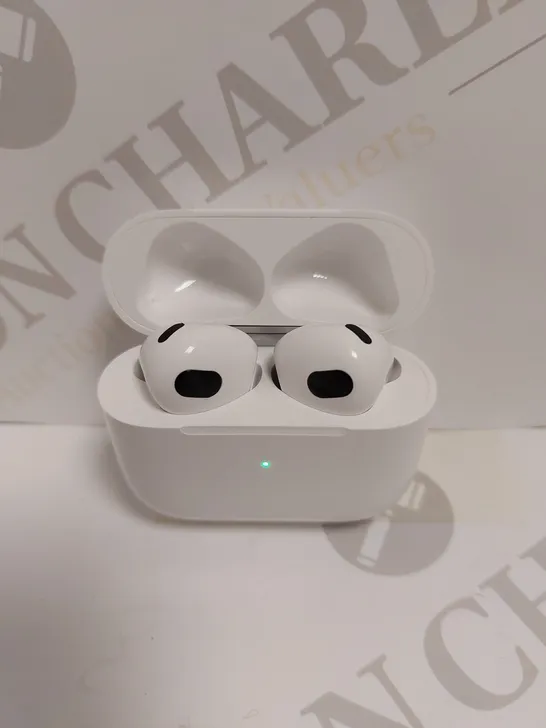 APPLE AIRPODS 3RD GENERATION WITH MAGSAFE CASE - WHITE 