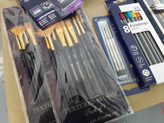 LOT OF ASSORTED ART AND STATIONARY ITEMS TO INCLUDE SKETCH PADS AND TEXTURED BRUSHES