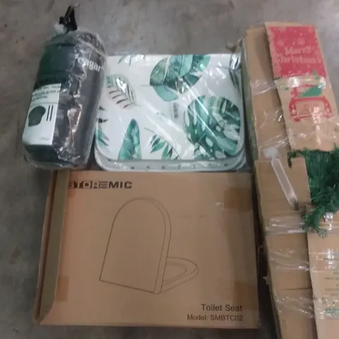 PALLET OF ASSORTED ITEMS INCLUDING STOREMIC TOILET SEAT, CHRISTMAS TREE, FEAGER SEAT CUSHION, PLANT PATTERN BATHMAT, SMALL END TABLE 