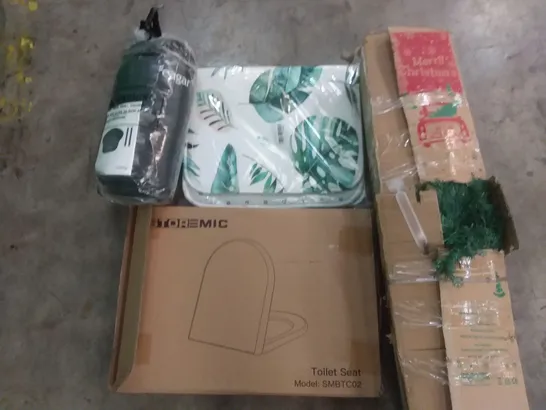 PALLET OF ASSORTED ITEMS INCLUDING STOREMIC TOILET SEAT, CHRISTMAS TREE, FEAGER SEAT CUSHION, PLANT PATTERN BATHMAT, SMALL END TABLE 