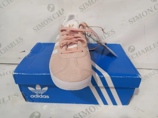 BOXED PAIR OF ADIDAS GAZELLE TRAINERS IN PINK UK SIZE 3.5