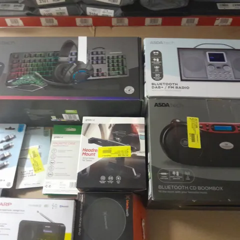 LOT OF APPROXIMATELY 30 ASSORTED TECH ITEMS TO INCLUDE GAMING KIT, SHARP DAB RADIO AND VARIOUS CHARGE AND SYNC CABLES