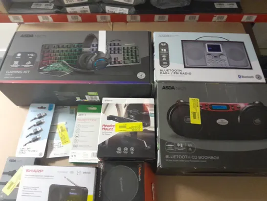 LOT OF APPROXIMATELY 30 ASSORTED TECH ITEMS TO INCLUDE GAMING KIT, SHARP DAB RADIO AND VARIOUS CHARGE AND SYNC CABLES