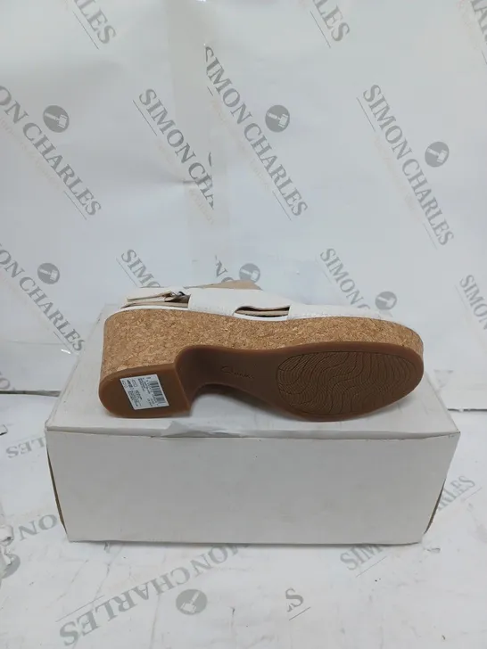 CLARKS OPEN TOE WEDGE SANDALS SIZE 8