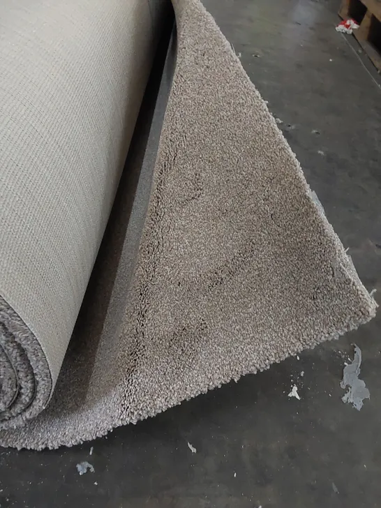 ROLL OF QUALITY INGLEWOOD SAXONY CARPET // SIZE: APPROXIMATELY 9 X 4m