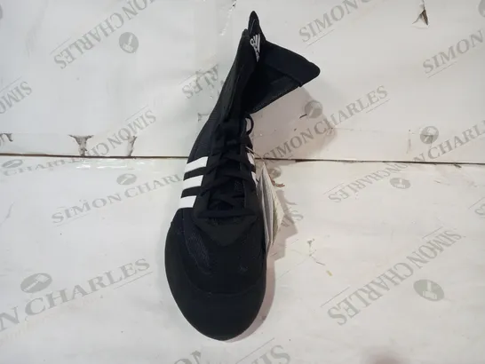 BOXED PAIR OF DESIGNER SHOES IN THE STYLE OF ADIDAS BOX HOG 2 IN BLACK/WHITE UK SIZE 9.5