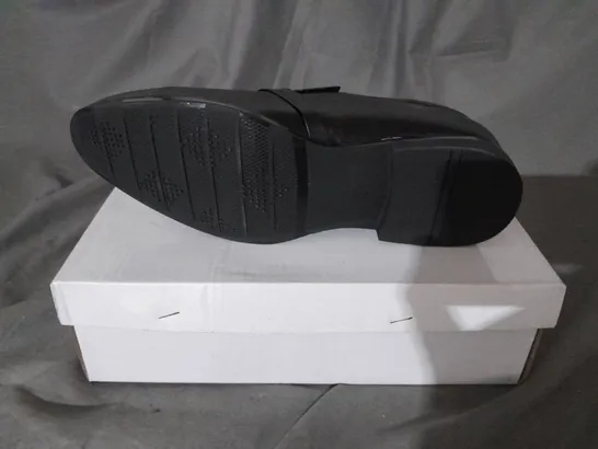 APPROXIMATELY 10 BOXED PAIRS OF BLACK LEATHER LOAFERS TO INCLUDE SIZE 7