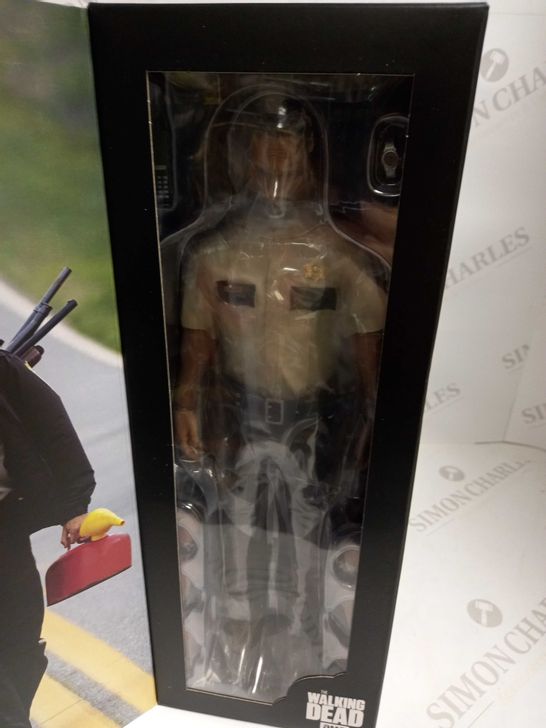 THE WALKING DEAD RICK GRIMES 1:6 COLLECTABLE FIGURE 