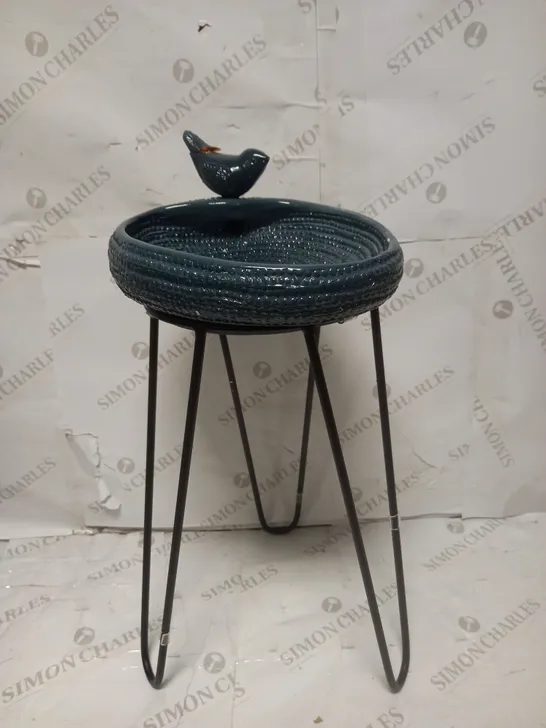 BIRDBATH ON METAL STAND RRP £70