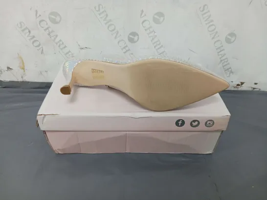 BOXED PAIR OF CAPOLLINI ELOISE PEARL SLING SHOES SIZE 41