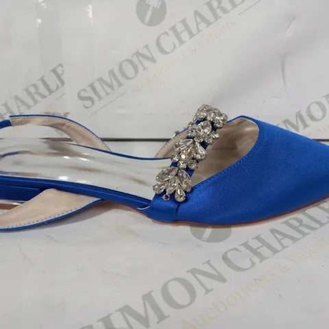 PAIR OF DESIGNER CLOSED TOE SLIP-ON SHOES IN SATIN BLUE W. JEWEL EFFECT EU SIZE 39