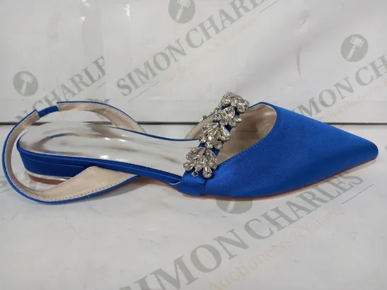 PAIR OF DESIGNER CLOSED TOE SLIP-ON SHOES IN SATIN BLUE W. JEWEL EFFECT EU SIZE 39