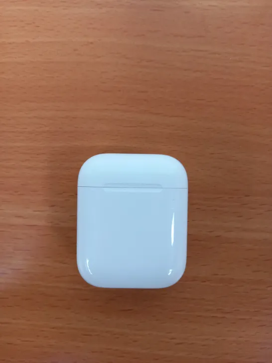 APPLE AIRPODS