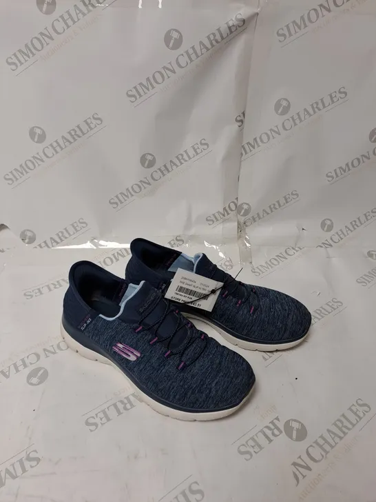 UNBOXED SKETCHERS SUMMIT SLIP IN TRAINER SIZE 4.5