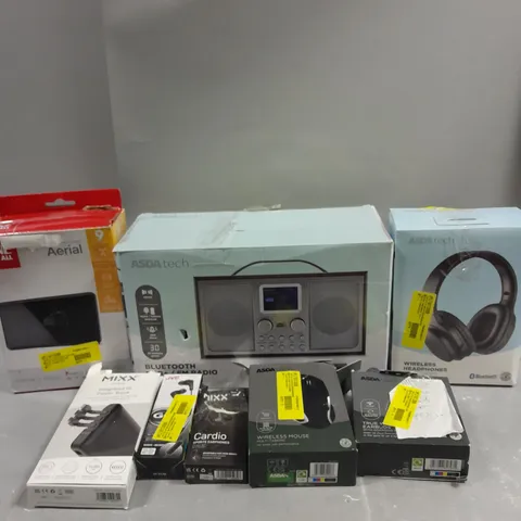 APPROXIMATELY 30 ASSORTED ELECTRICAL PRODUCTS TO INCLUDE DAB RADIO, WIRELESS HEADPHONES, POWERBANKS ETC