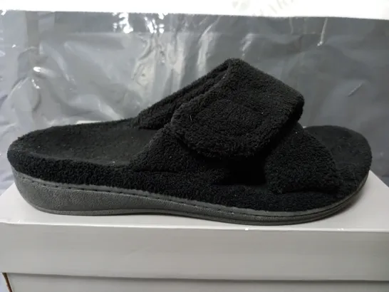 VIONIC INDULGE RELAX SLIPPERS IN BLACK - UK 6