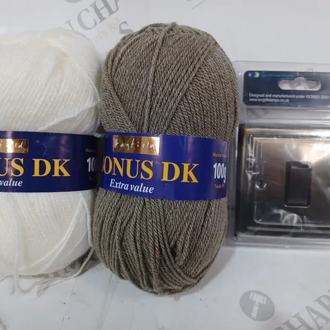 APPROXIMATELY 10 ASSORTED HOUSEHOLD ITEMS TO INCLUDE HAYFIELD BONUS DK YARN, LIGHT SWITCH, ETC