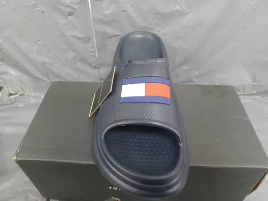 BOXED TOMMY HILFIGER FOAM SLIDES IN NAVY - 40/41