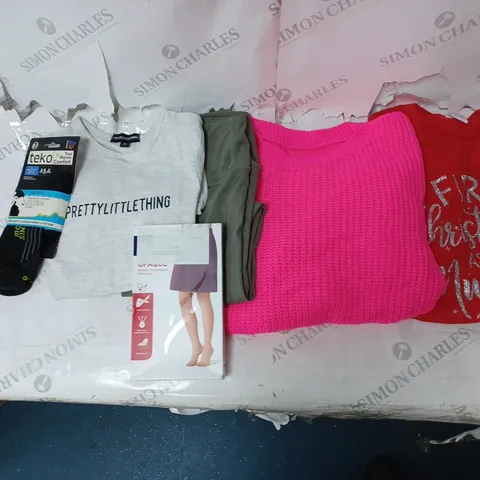 BOX OF ASSORTED CLOTHING ITEMS TO INCLUDE SWEATERS, TOPS, BABY GROWS ETC 