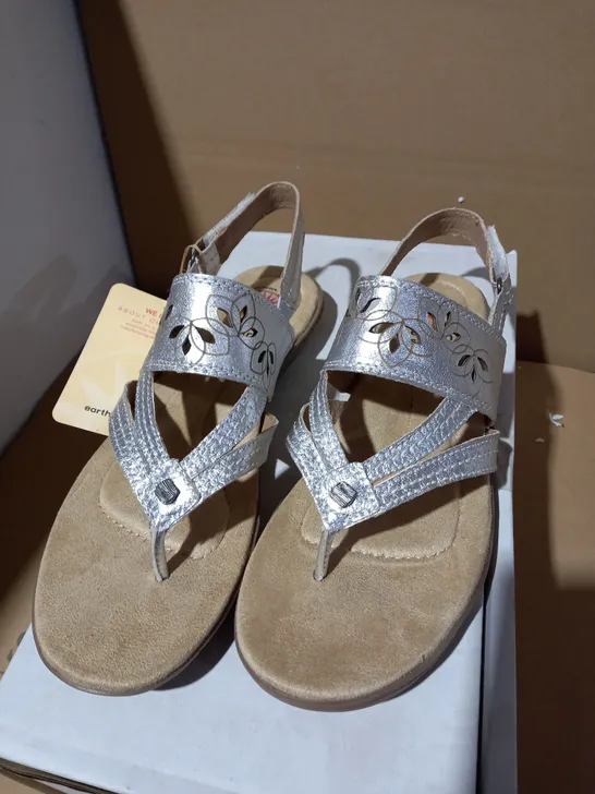 EARTH SPIRIT ONTARIO SANDAL - COLOUR SILVER - UK SIZE 5