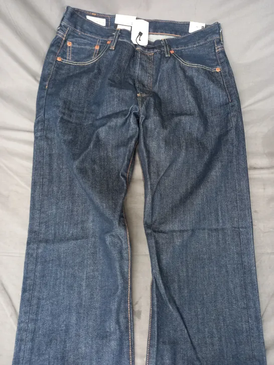 LEVI'S 501 ORIGINAL STRAIGHT LEG JEANS IN DARK BLUE SIZE 30/32