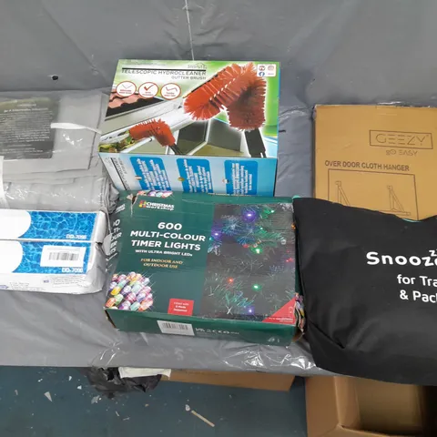 BOX OF APPROXIMATELY 15 ASSORTED HOUSEHOLD ITEMS TO INCLUDE WATER FILTERS, OVEN DOOR CLOTH HANGER, SNOOZESHADE, AND CHRISTMAS LIGHTS ETC.