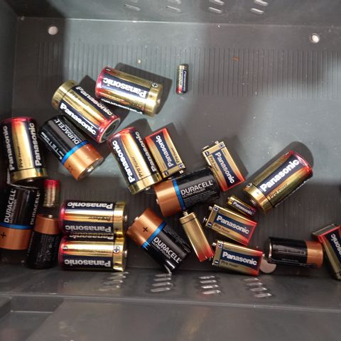 LOT OF APPROCIMATELY 22 ASSORTED BATTERIES TO INCLUDE PANASONIC AND DURACELL