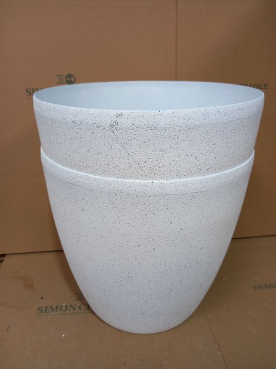 FLOURISH SET OF 2 OSLO PLANTERS WHITE