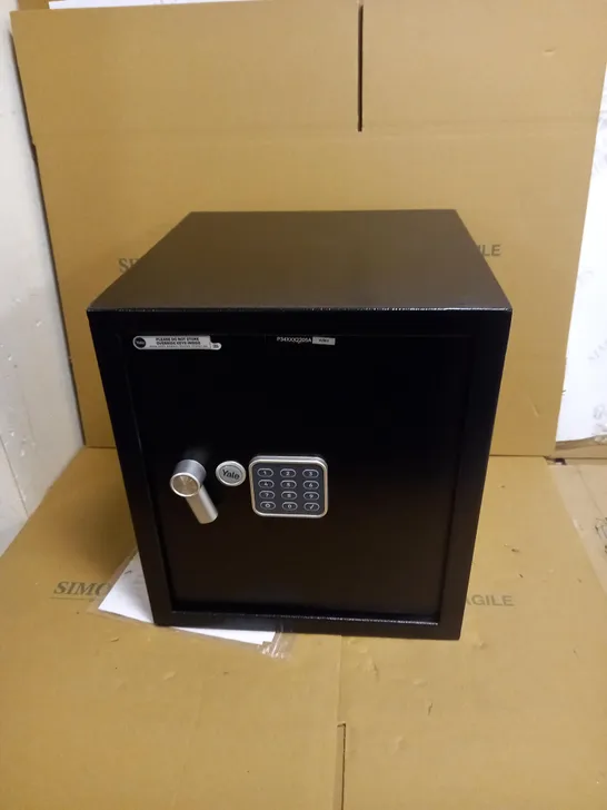 YALE YEC/390/DB1 - LARGE ALARMED VALUE SAFE