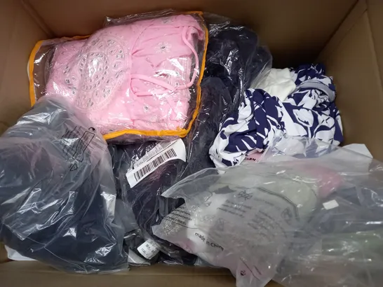 BOX OF APPROXIMATELY 25 ASSORTED CLOTHING ITEMS TO INCLUDE - SOCKS , BRIEFS , T-SHIRT ETC