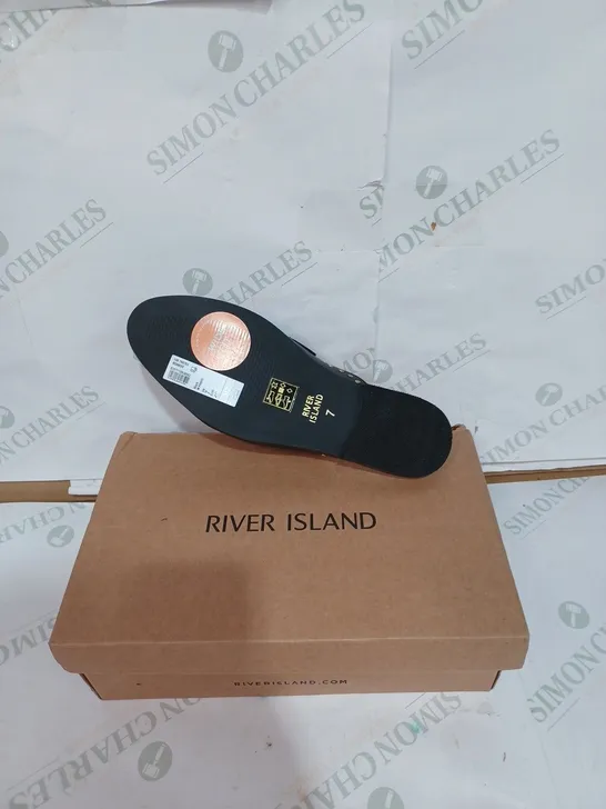 BOXED PAIR OF RIVER ISLAND SLIP ON WOMEN'S WIDE FIT SHOES - BLACK / SIZE: UK 7 