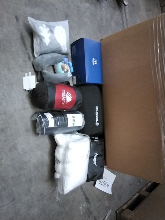 PALLET OF ASSORTED ITEMS TO INCLUDE: NEST TRAVEL PILLOW, HYKE AND BYKE 650FP DOWN, MEMORY FOAM PILLOW ETC