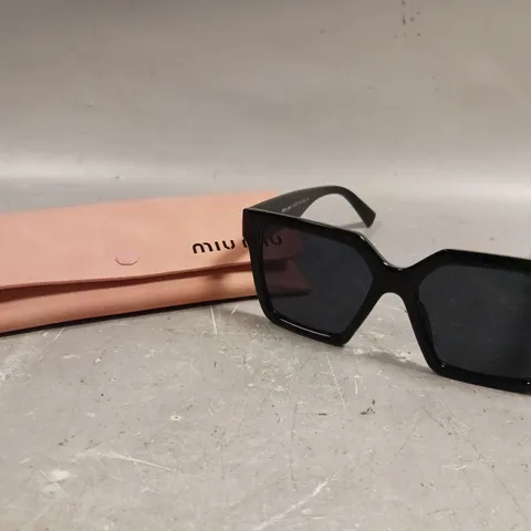 MIU MIU FULL RIM SQUARE FRAME SUNGLASSES 