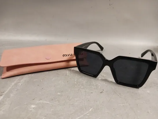 MIU MIU FULL RIM SQUARE FRAME SUNGLASSES 