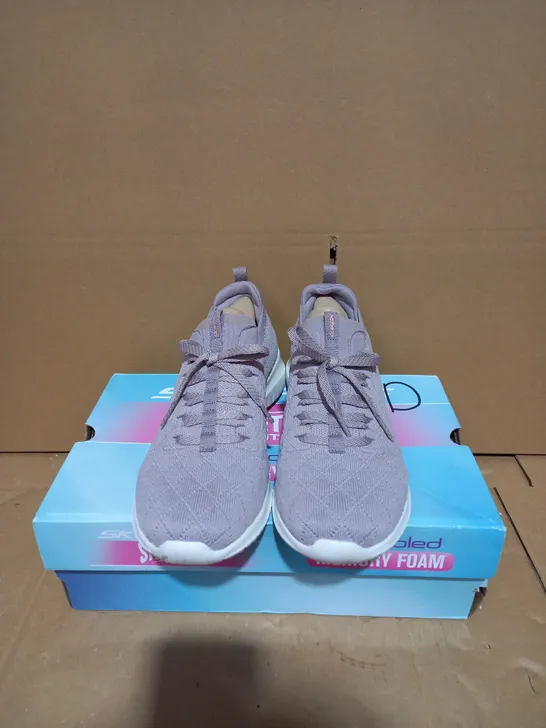 SKECHERS STRETCH FIT MEMORY FOAM LAVENDER TRAINERS - SIZE 5.5