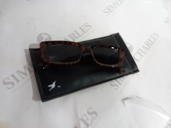 BOXED SQUARE SUNGLASSES IN TORTOISE SHELL