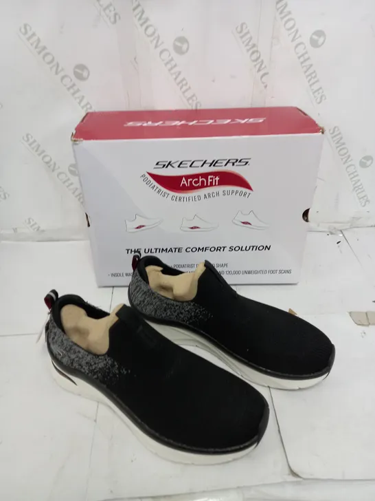 BOXED PAIR OF SKETCHERS ARCH FIT DELUXE KEY JOURNEY UK 9.5 