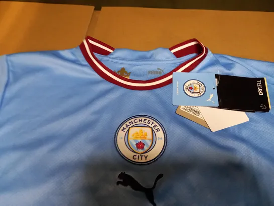 Manchester city home top parker on the back