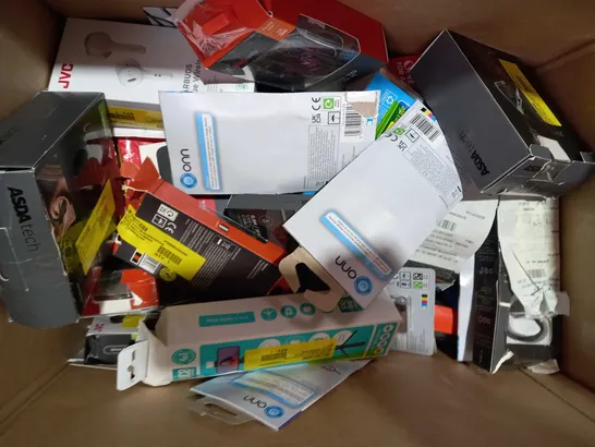 BOX OF APPROXIMATELY 15 ASSORTED ELECTRICAL ITEMS TO INCLUDE JUICE XL SYNC & CHARGE CABLE, ASDA TECH FM ALARM CLOCK, BLACKWEB USB-C TO USB-C CABLE, ETC