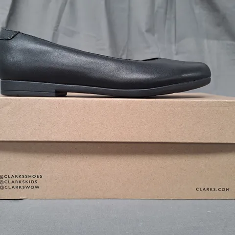 BOXED PAIR OF CLARKS SCALA GLIDE SHOES IN BLACK UK SIZE 1.5